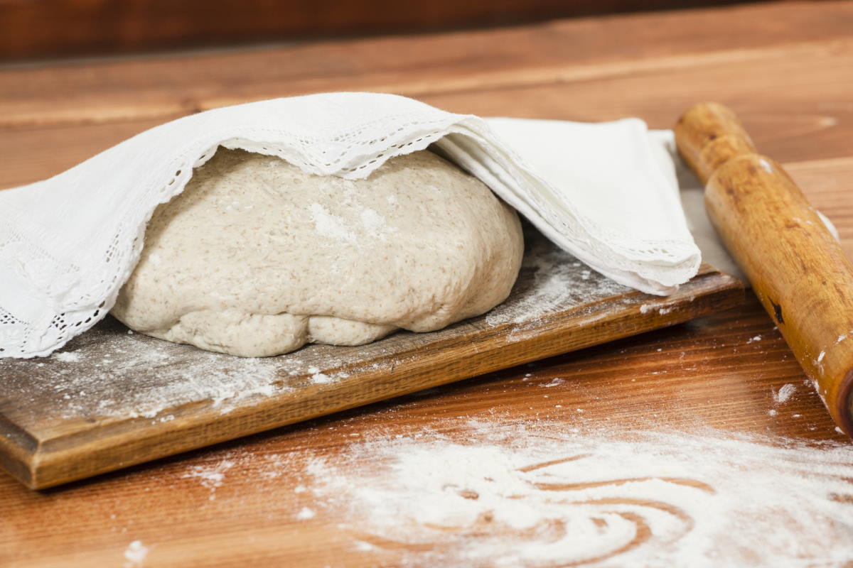 Знаю удобный рецепт маминого хлеба, потому в моем доме всегда есть свежий хлеб тесто, хлеба, заготовку, домашний, чтобы, корочкой, градусов, самый, часов, переложить, масло, переложи, минут, всегда, миску, хрустящей, печешь, хозяйка, рецепт, пленкой