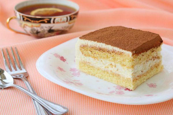 200 г творога и 4 яйца для самого нежного в мире торта! Необычайно простой, но вкусный десерт.