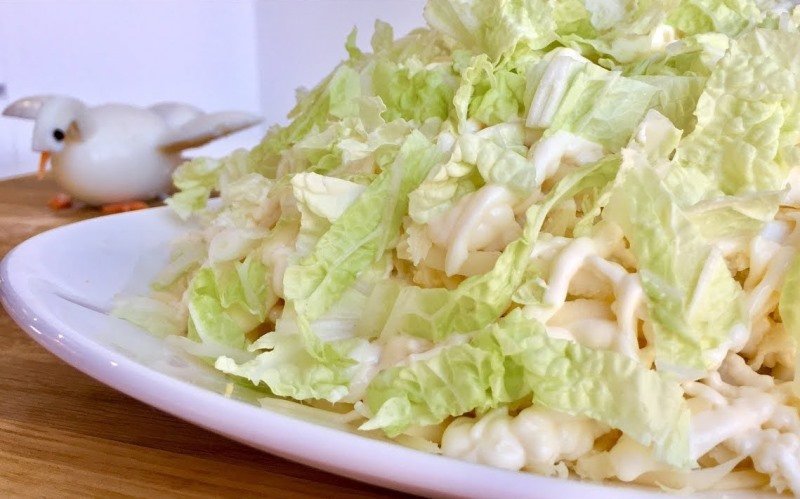 салат с куриной грудкой и пекинской капустой	