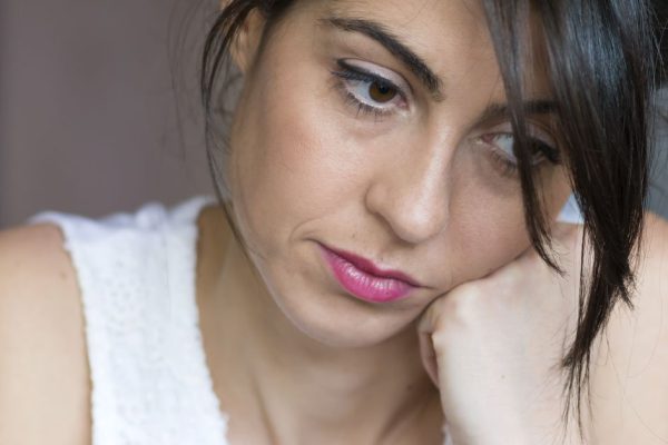 Супруг брезгливо морщился, его начала раздражать жена, чай не первый год вместе