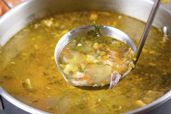 Трюк от ресторатора, чтобы крупа и макароны остались целыми в супе и не переварились