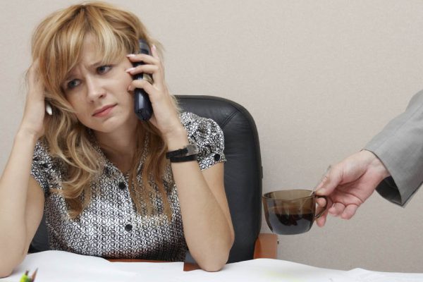 Как не дать наглым коллегам сесть себе на шею