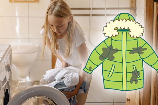 Малышка самовольно постирала пуховик, он ужасно сбился, но бабушка смогла вернуть ему божеский вид