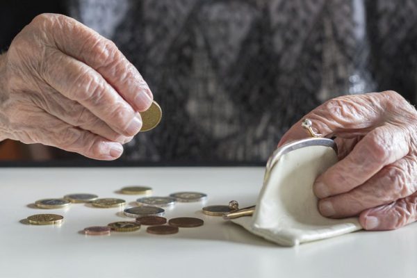 История о пустом кошельке плачущей бабушки