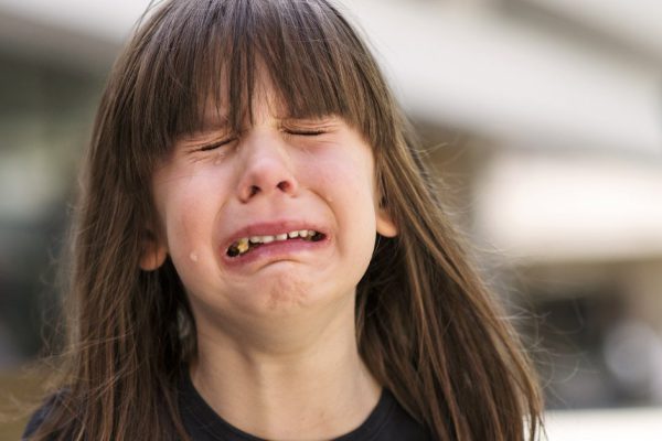 Лиля записала на диктофон очередной разговор с отчимом по телефону, услышав запись, ее мать расплакалась