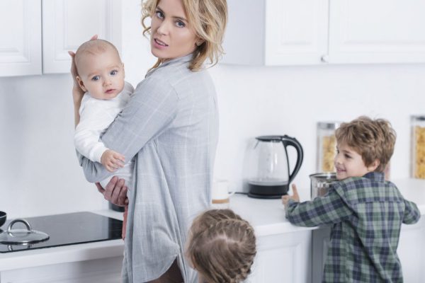 Многодетной маме всего 40 лет, но чувствует она себя старухой