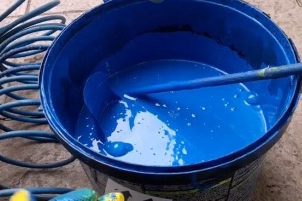 Чем резиновая краска превосходит обычную, и почему мы красим ею всё подряд