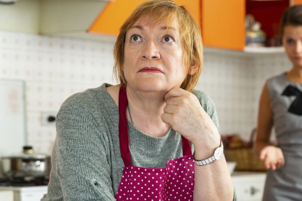 На юбилее у сватьи дочка объявила, что ждет ребенка, но, как оказалось, сюрпризом это было только для меня