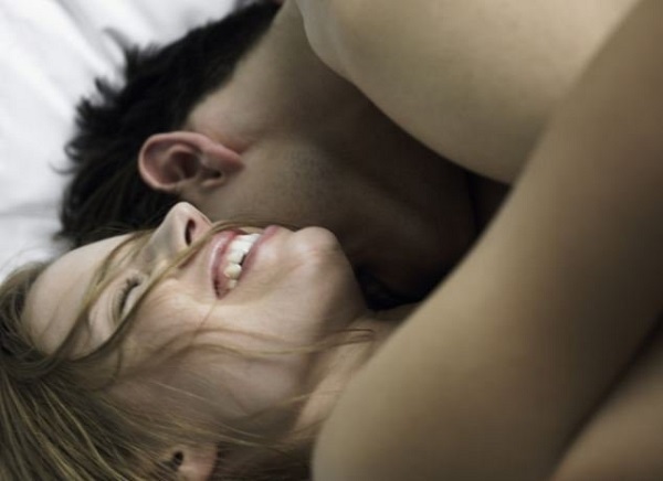 пара в постели