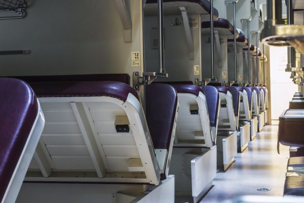 Что нужно учитывать при покупке билетов в плацкартный вагон и каких мест лучше избегать