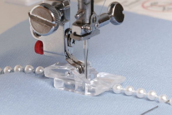 Она взяла нить, иголку и горсть бусин… Увидев результат, я помчалась в ателье!