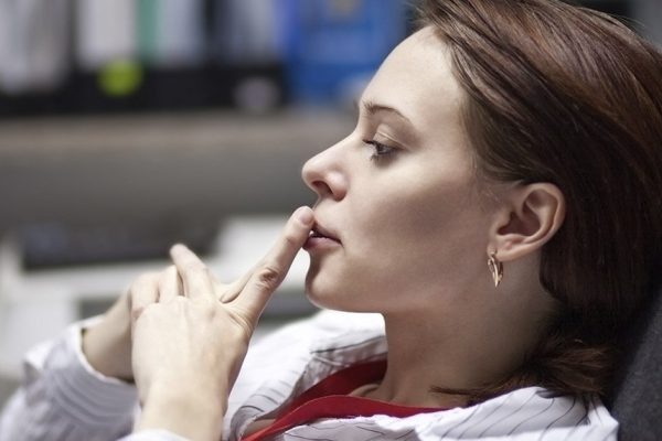 Что делать, если мысли в голове ходят по кругу и мешают уснуть