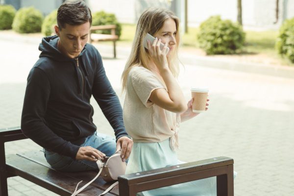 Почему харизматичные герои-любовники никогда не угощают ужином