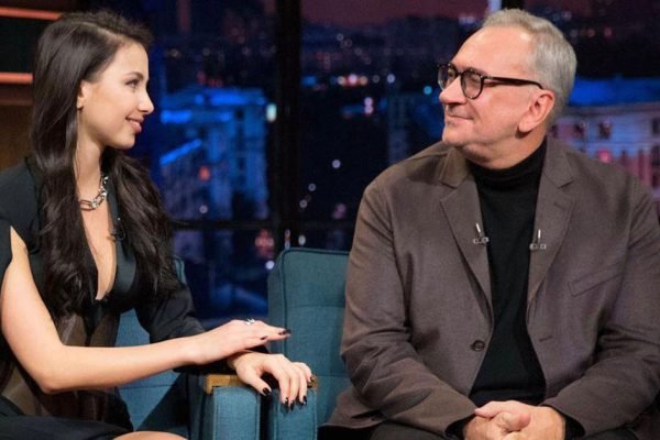 Валерий Меладзе спел на сцене вместе с новой зазнобой брата, поговаривают, что именно она стала причиной развода