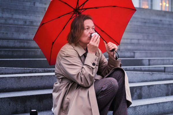 Когда сын сообщил, что приведет жену в мой дом, я начала горевать и расклеилась