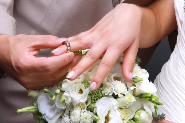 Дочка обрадовала новостью, что вскоре выходит замуж, но нас с мужем на свадьбу не пригласила