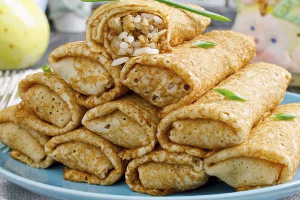 Выходной коротаю у плиты, жарю гору блинчиков с мясом для ненасытного муженька