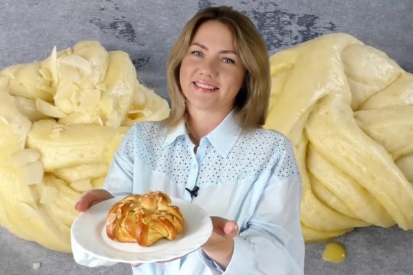 Ловкая хозяйка Лилия Цвит учит молодых хозяек печь пышные ванильные булочки