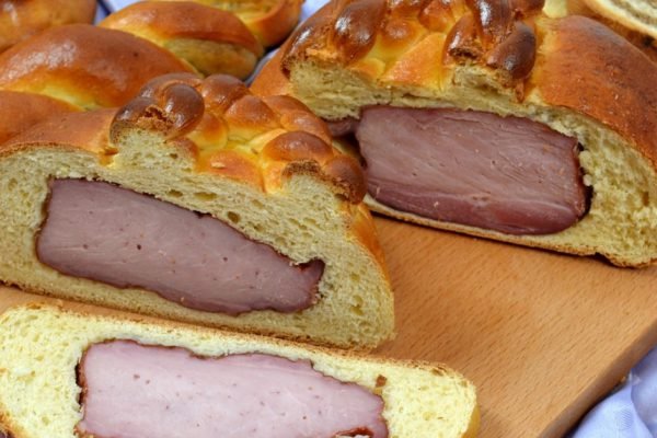 Переехали к подруге в Вильнюс, а она хлеб не покупает, печет «Халу бедняка»