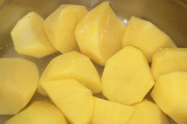 В четыре руки с сестрой печем пироги и играем на фортепиано, гости идут на запах пирога