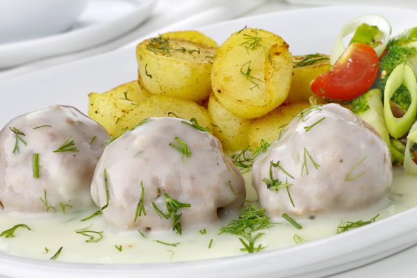 Как приготовить котлеты в сметанной подливе