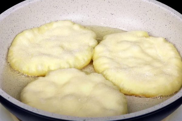 Лепешки на сковороде, которые вкусны и без мяса