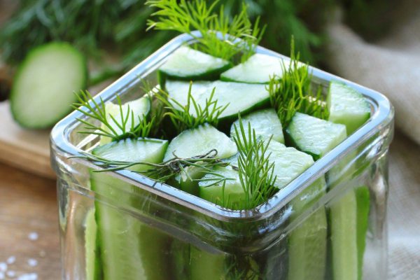 Рецепт малосольных огурчиков с малиновым и смородиновым листом