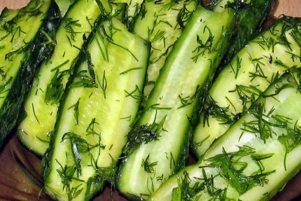 Малосольные огурцы за 2 часа: экспресс-рецепт, который должна знать каждая хозяйка.