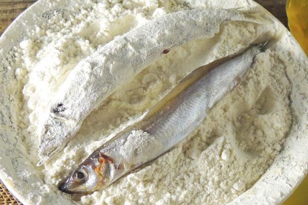 Соседи бунтовали, когда я жарила мойву, научилась убирать запах и дым при жарке, чтобы не злить товарищей