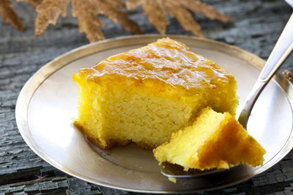 cake with semolina, turmeric and apricot jam
