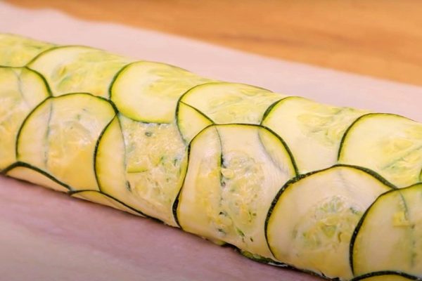 Больше не утомляюсь у сковороды, показываю рулет, что вдохновил меня прекратить жарить кабачки