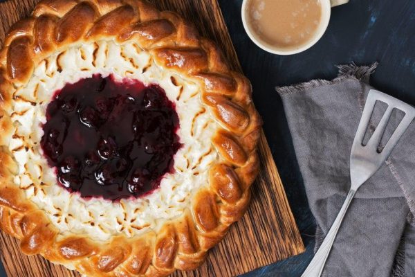 Рецепт сдобного пирога с творогом