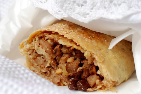 Если готовить штрудель, то только так: правильный рецепт знаменитого австрийского десерта!