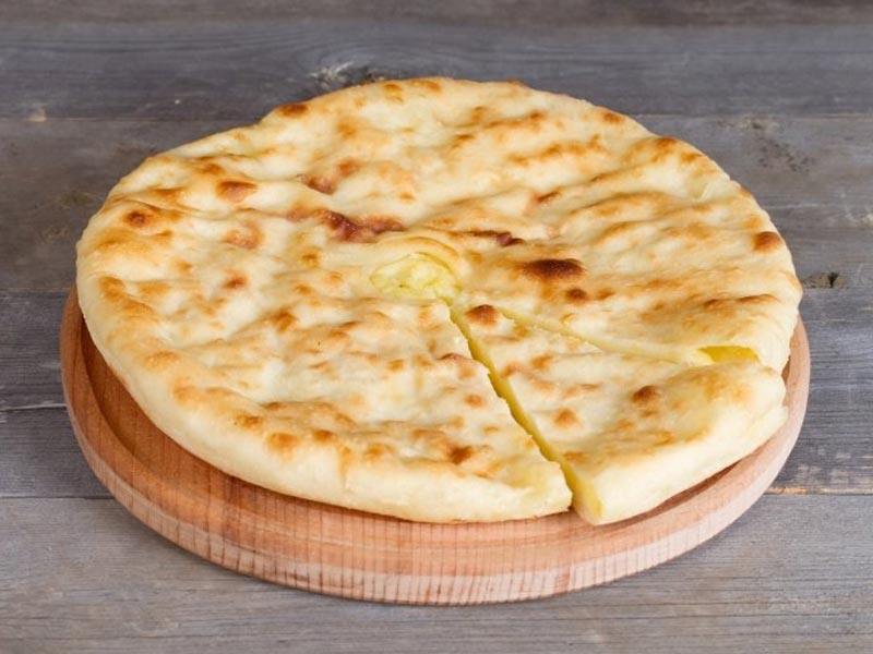 Узбекская хозяйка показывает, что она не ленится печь вместо хлеба Кулинария,Лепешки,Лук,Мука,Узбекистан
