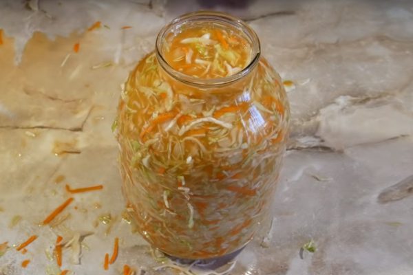 Как приготовить квашеную капусту в банке