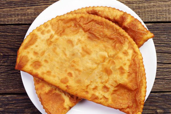 Как приготовить чебуреки с брынзой