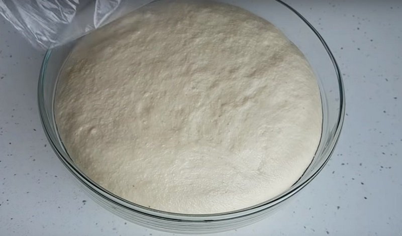 дрожжевые рогалики с яблоками