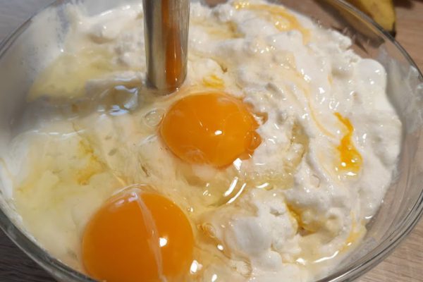 Соседка брала добавку творожной запеканки, хоть и перешла на спартанское питание до весны