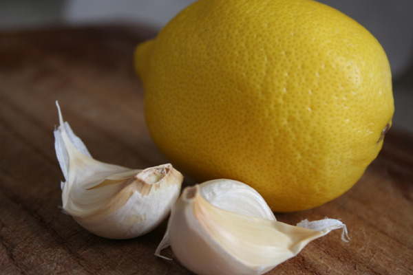 citrón a cesnak