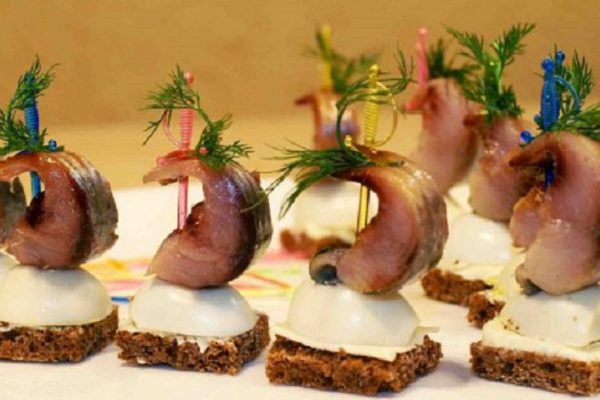 Семь рецептов канапе для капризных гостей