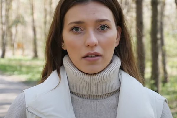 Регина Тодоренко выпустила новую песню, в которой попрощалась с родителями из Украины