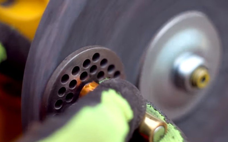 решетки мясорубок выпускаются с отверстиями