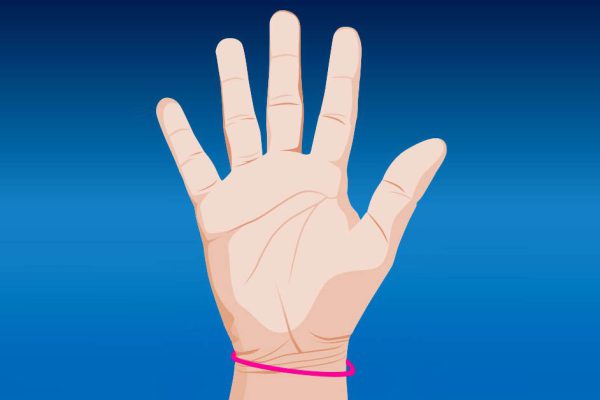 Что будет, если носить резинку для волос на запястье