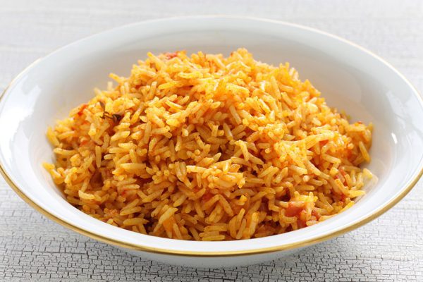 Зачем смешивать рис с томатной пастой