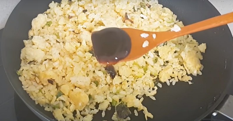рис и яйца