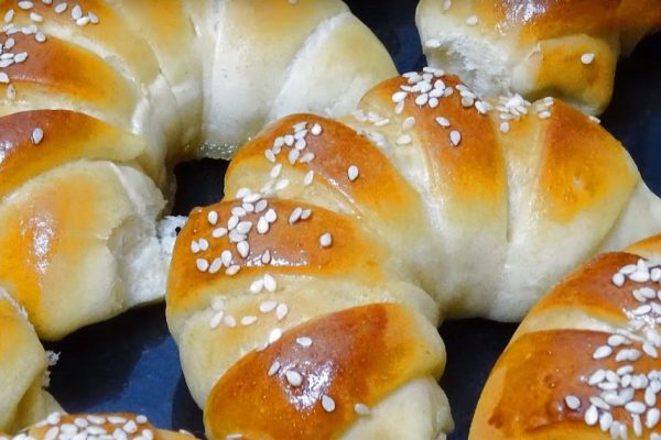 Мягкие домашние рогалики с повидлом