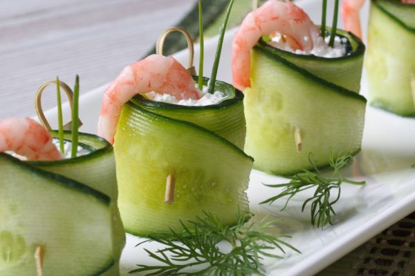 Как быстро свернуть сотню огуречных роллов для толпы голодных гостей