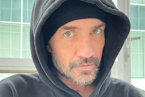 Роман Костомаров вышел на связь с поклонниками и поблагодарил всех за поддержку и молитвы