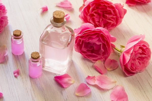 Розовая вода своими руками