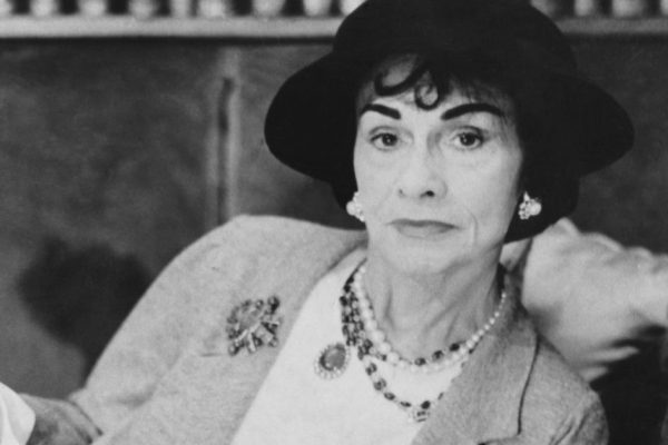 Какие цвета одежды, по мнению Коко Шанель, никогда не покинут модный олимп